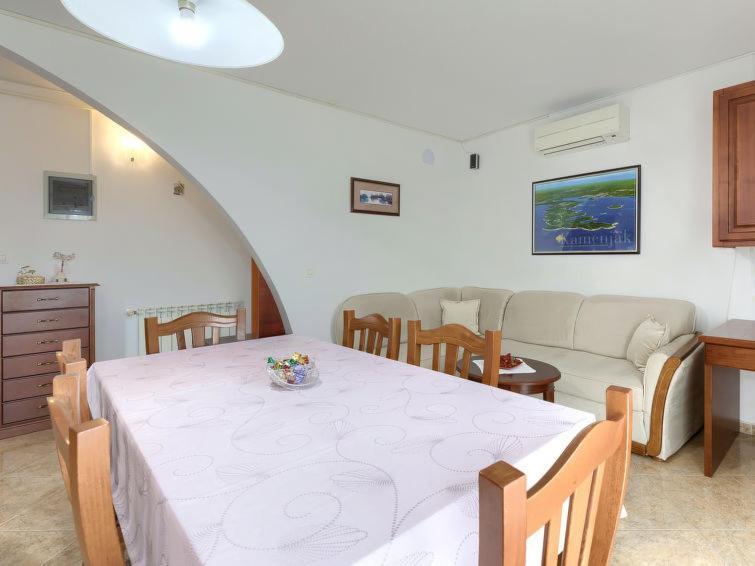 Apartment Matej Premantura Bagian luar foto