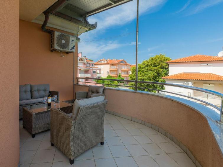 Apartment Matej Premantura Bagian luar foto
